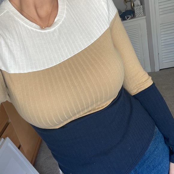 Colorblock Fitted Top - Picture 4 of 4